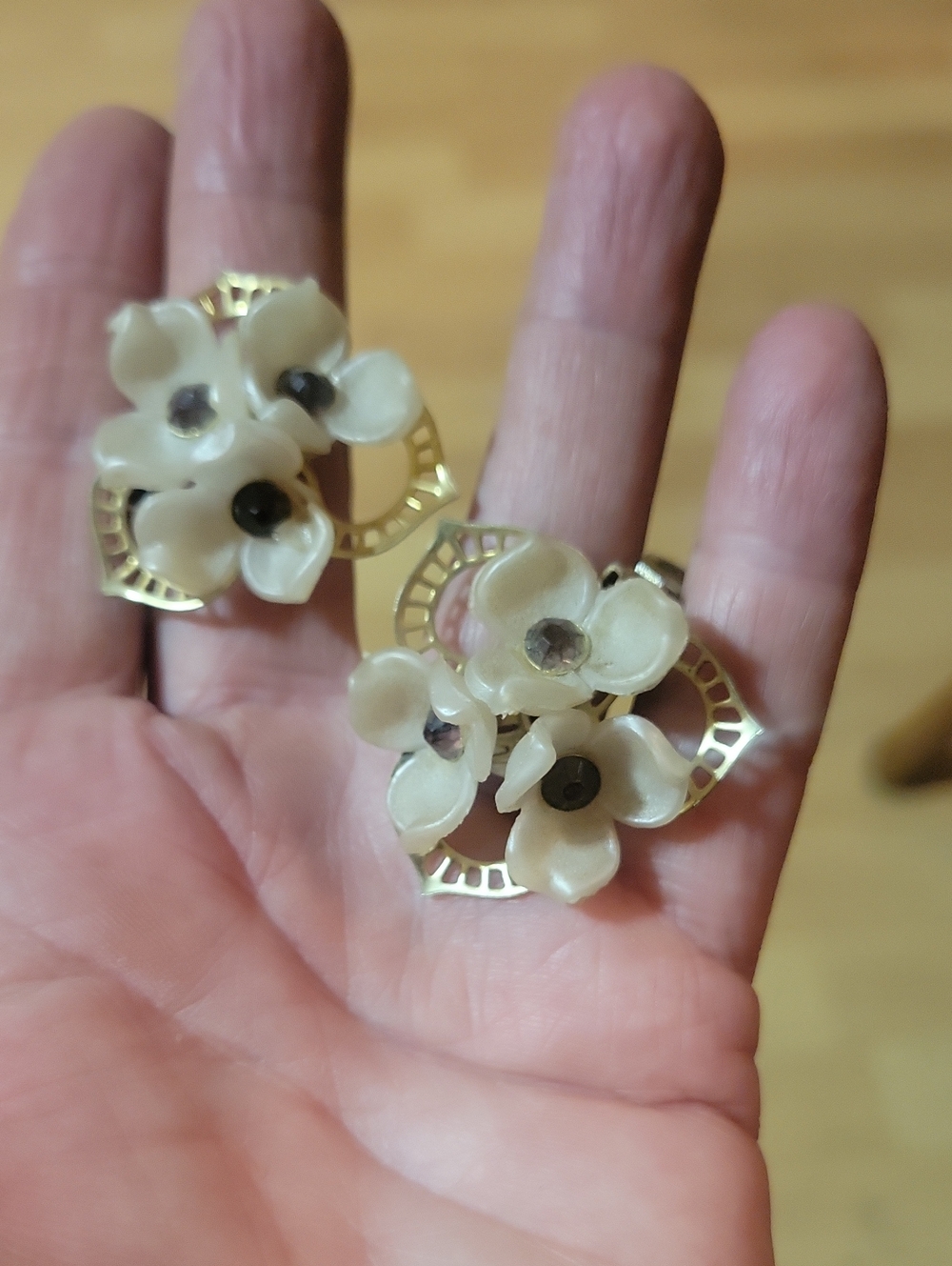 Elegant Cream Floral Clip-On Earrings - Gold Accent